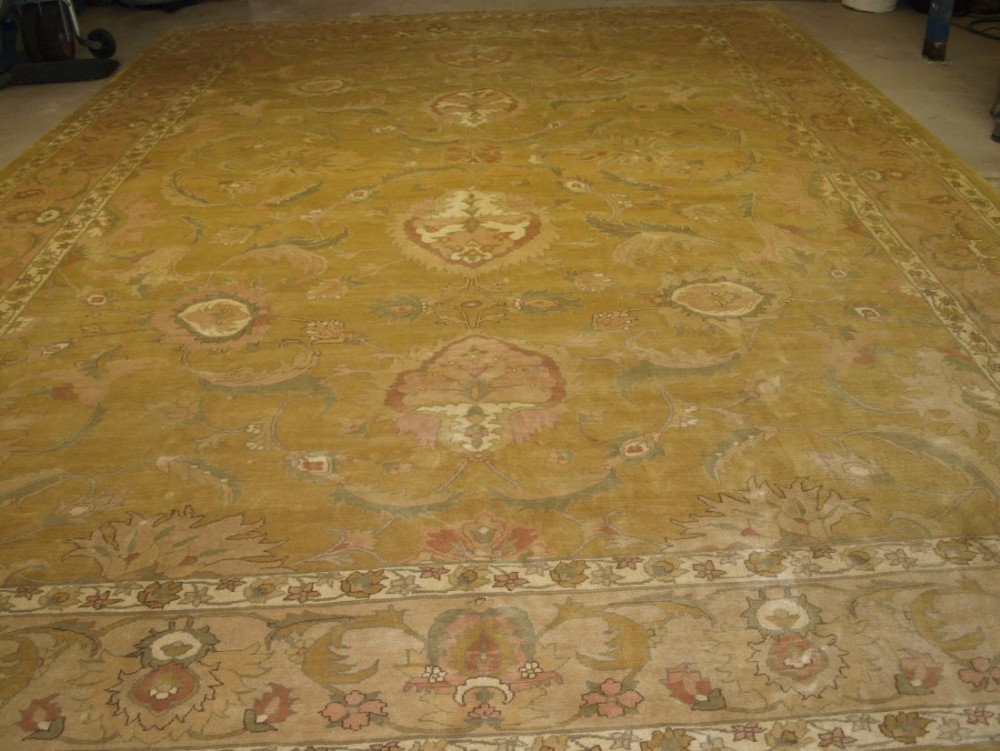 sultanabad carpet of large size with large scale design 19th century style