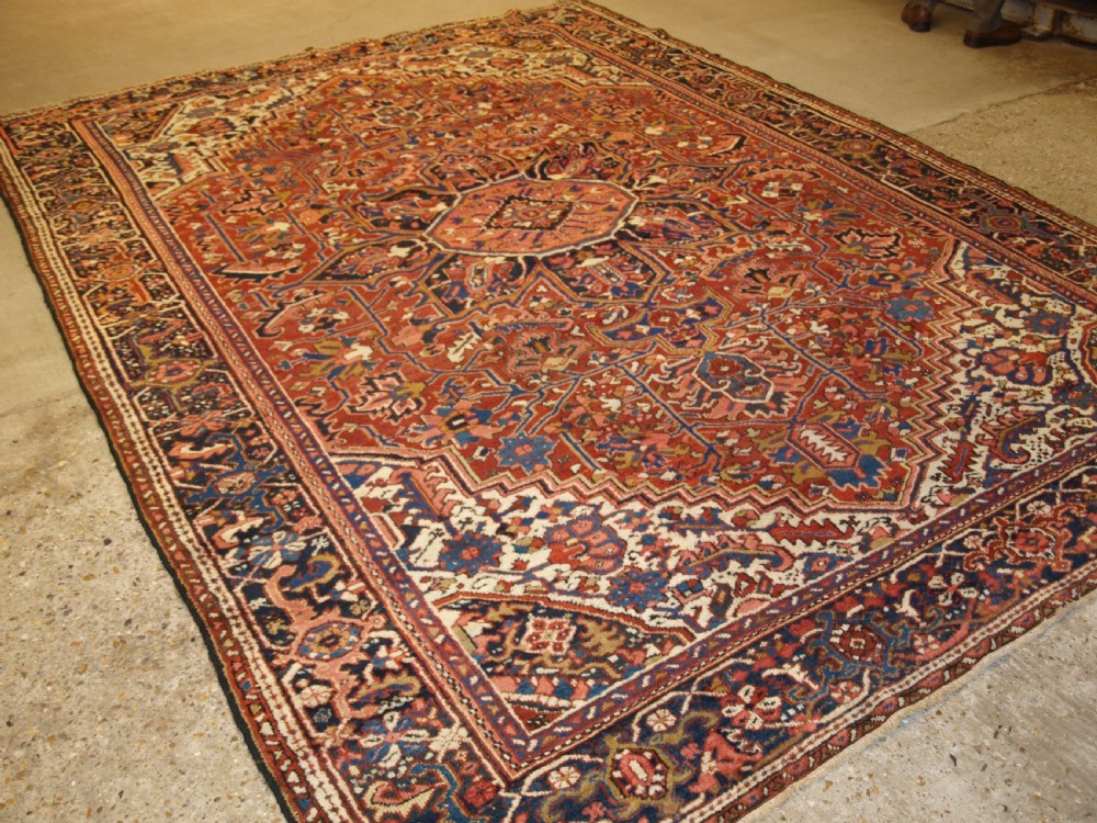 antique persian heriz carpet medallion design soft colours ideal furnishing carpet circa 1920