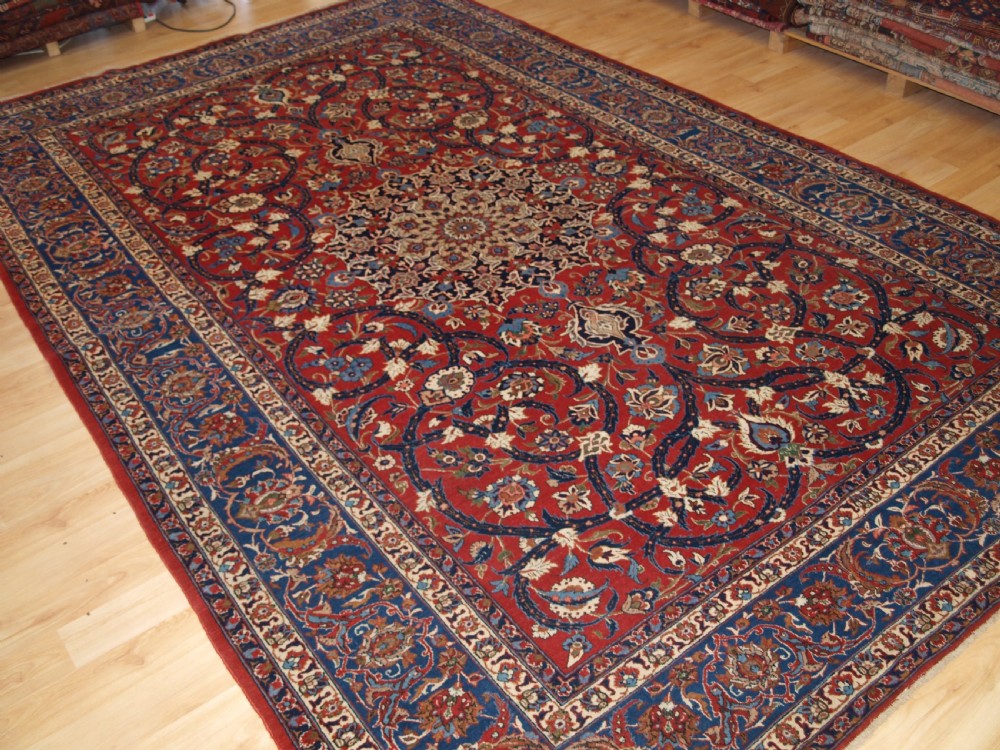 old isfahan rug classic design superb condition circa 1930