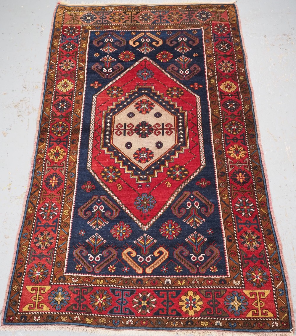 antique turkish yahyali rug with traditional medallion design circa 1920